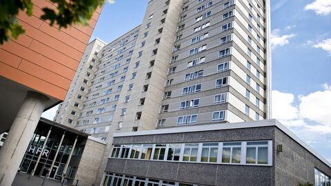 HHFR Studienzentrum Rotenburg HHFR Studienzentrum Rotenburg, Hochhaus aus der Froschperspektive